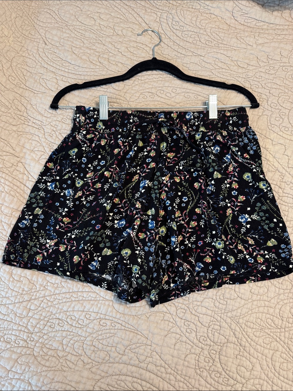 C. Wonder‎ Black Floral High-Waist Elastic Shorts
